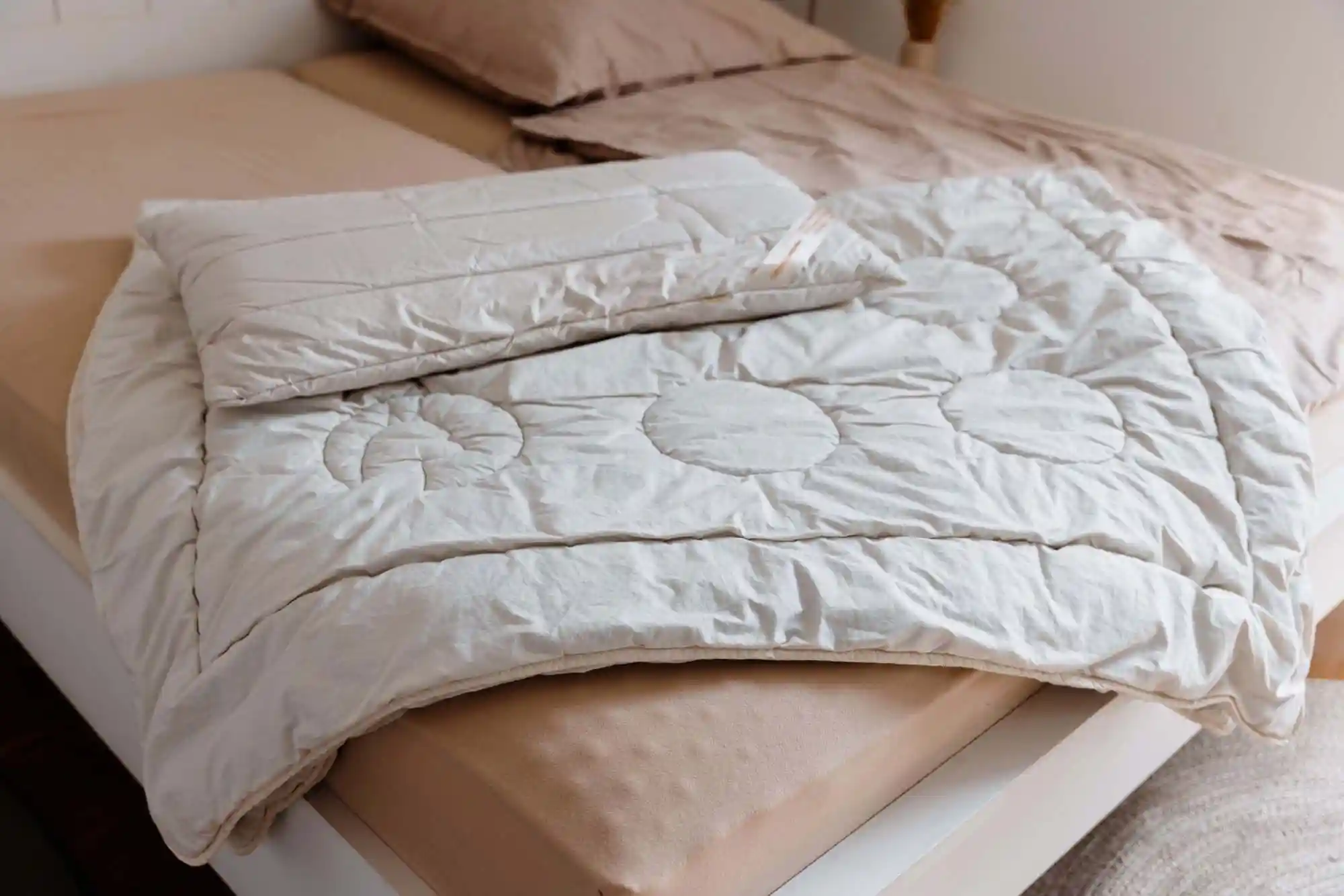 Alpaka Bettdecke und Kissen aus Alpakawolle